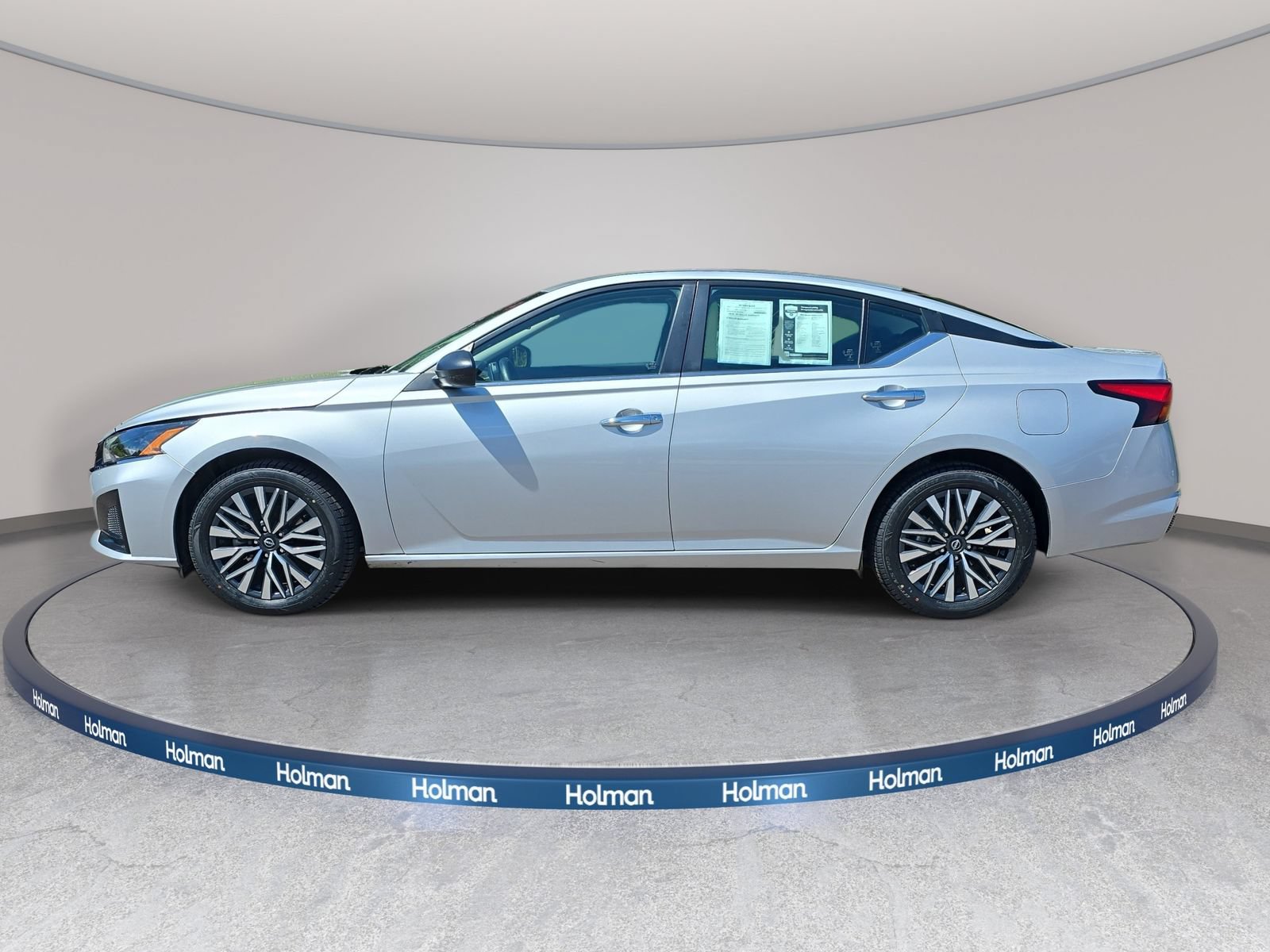 Used 2024 Nissan Altima 2.5 SV AWD/4WD image 9