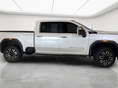Used 2024 GMC Sierra 2500 Denali Ultimate AWD/4WD image 8