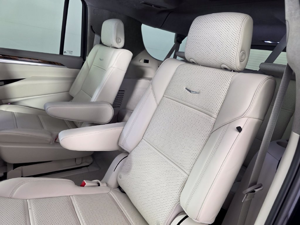 Used 2025 Cadillac Escalade ESV Sport Platinum AWD/4WD image 15