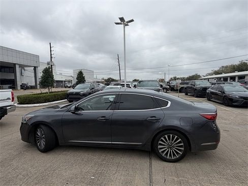 Used 2018 Kia Cadenza Premium w/ Luxury Package image 8
