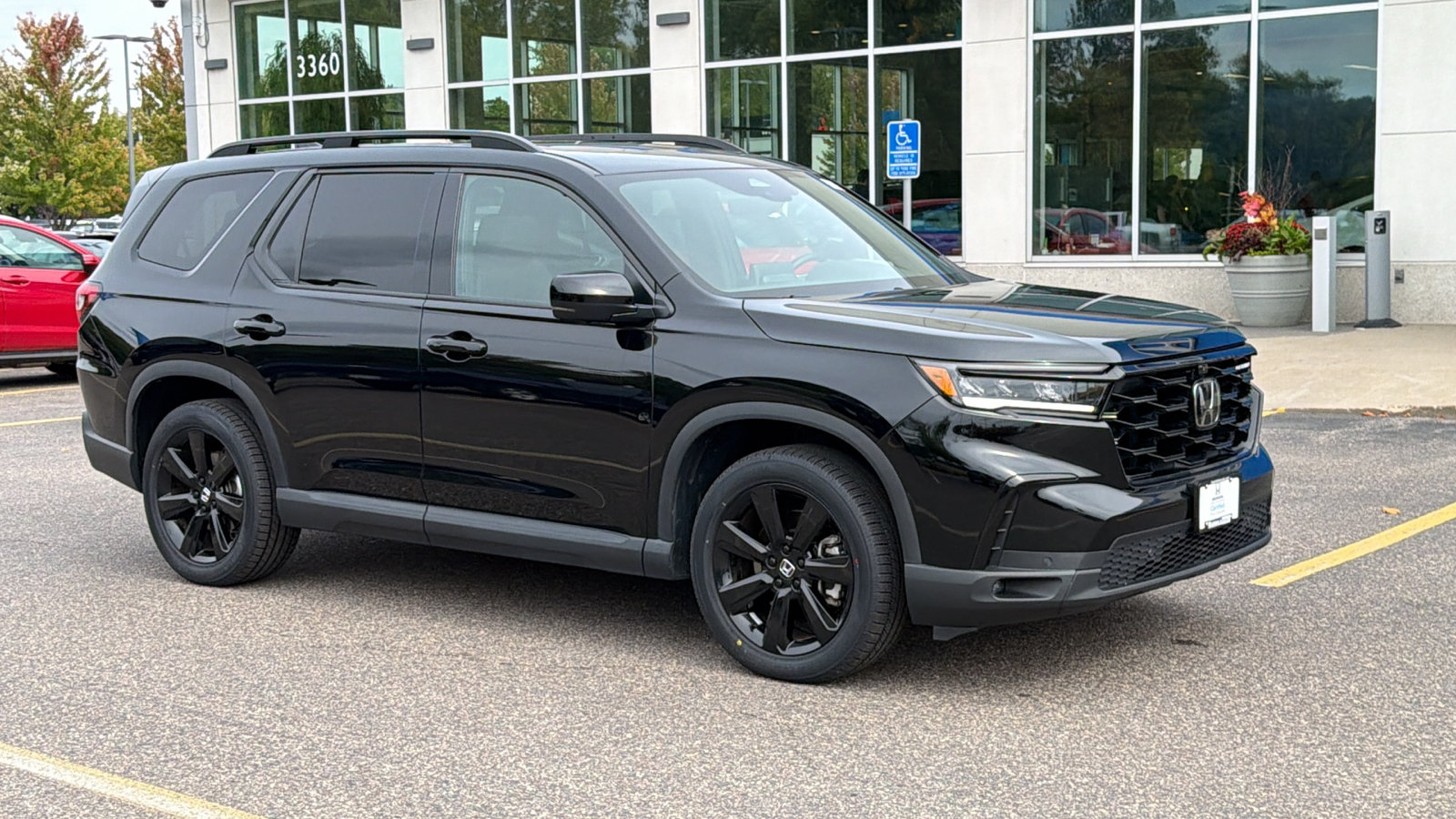 Certified 2025 Honda Pilot Black Edition image 1