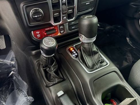 Used 2026 Jeep Wrangler Unlimited Rubicon AWD/4WD image 17
