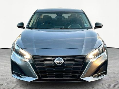 Used 2024 Nissan Altima 2.5 SV image 2