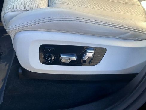 Used 2024 BMW X7 M60i w/ Climate Comfort Package image 14