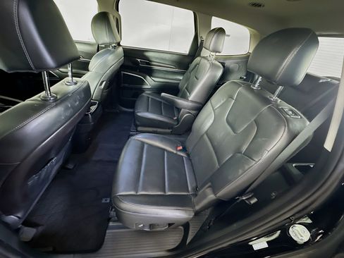 Used 2025 Kia Telluride S FWD image 30