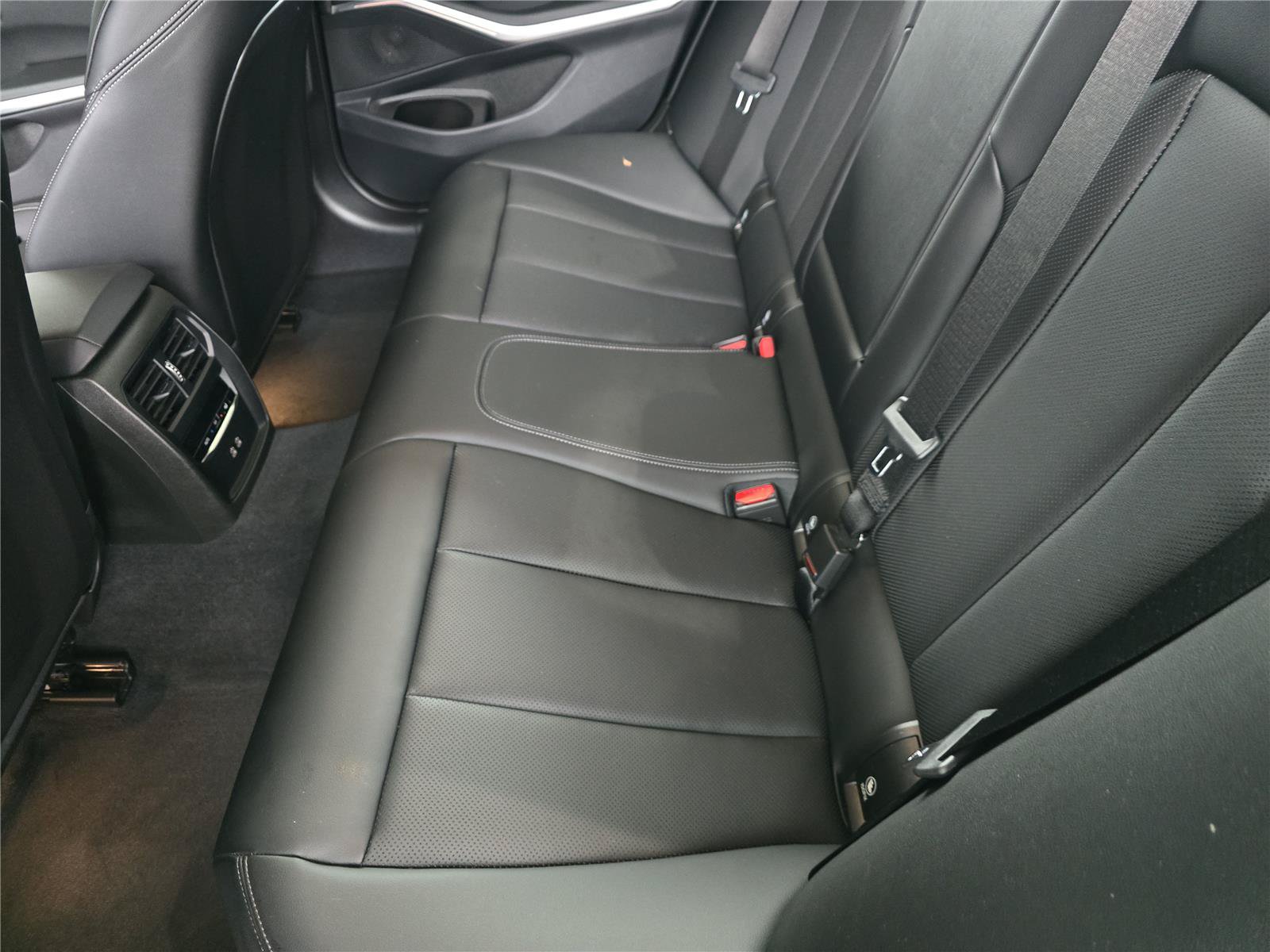 Certified 2024 BMW 330i Sedan w/ Convenience Package RWD image 12