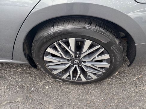 Used 2025 Nissan Altima 2.5 SV FWD image 24