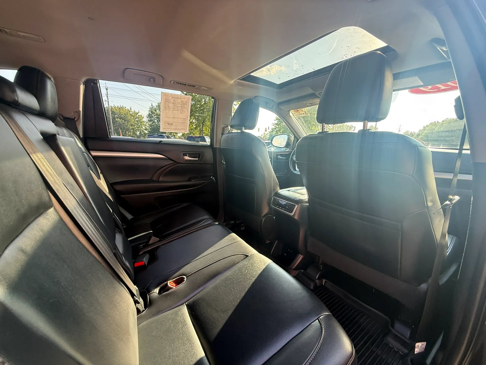 Used 2019 Toyota Highlander XLE AWD/4WD image 13
