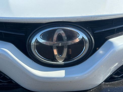 Used 2020 Toyota Camry XSE w/ Navigation Package FWD image 9