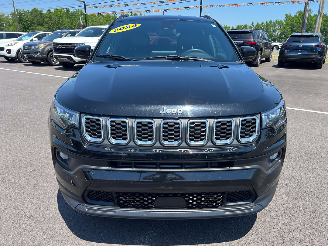 Used 2024 Jeep Compass Latitude AWD/4WD image 9