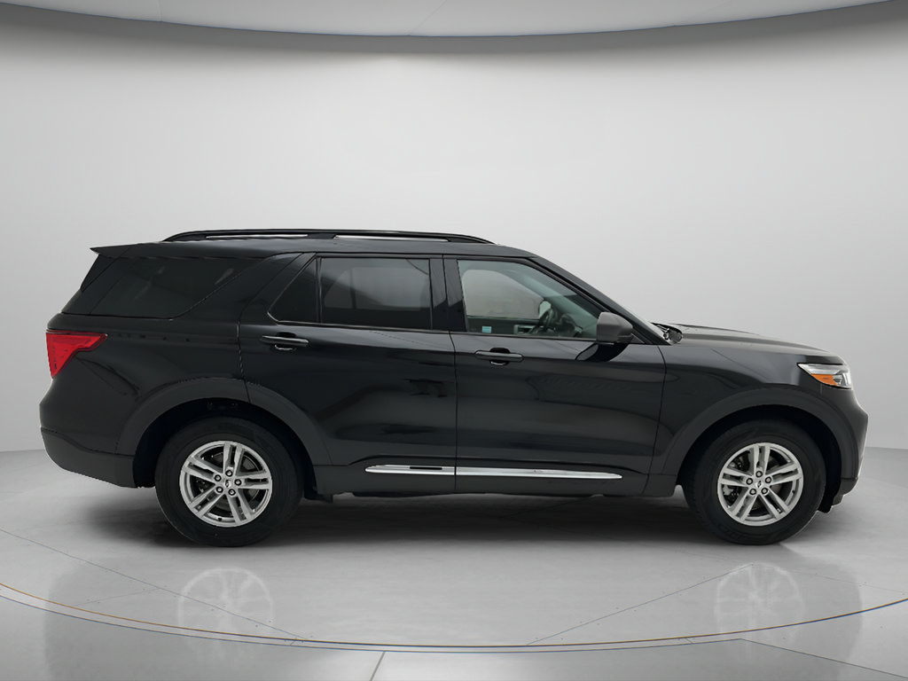 Used 2021 Ford Explorer XLT w/ Equipment Group 202A AWD/4WD image 2