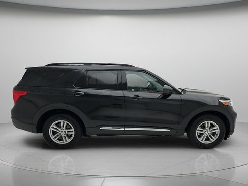 Used 2021 Ford Explorer XLT w/ Equipment Group 202A AWD/4WD image 2
