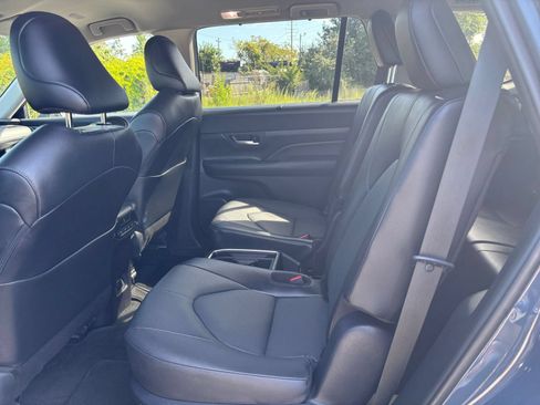 Used 2025 Toyota Grand Highlander FWD image 19