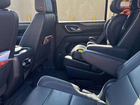 Used 2023 GMC Yukon XL SLT image 6