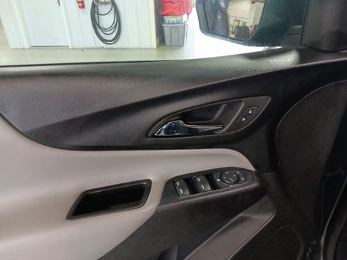 Used 2019 Chevrolet Equinox LS w/ LS Convenience Package image 11