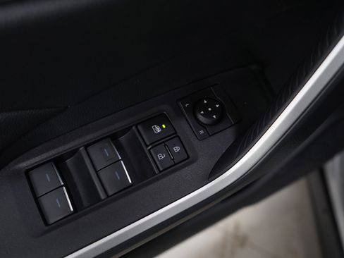 Used 2025 Toyota RAV4 XLE image 20