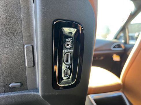 New 2026 Chrysler Pacifica Pinnacle image 29