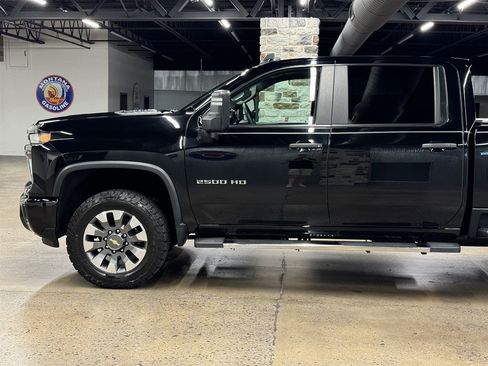 Used 2024 Chevrolet Silverado 2500 Custom w/ Custom Value Package AWD/4WD image 5