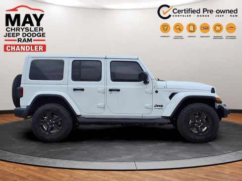 Used 2022 Jeep Wrangler Unlimited Sahara AWD/4WD image 2