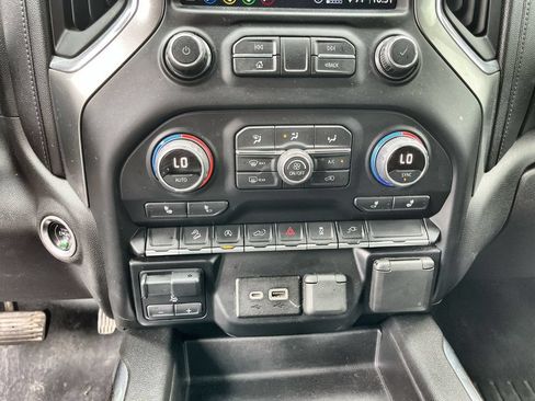 Used 2020 Chevrolet Silverado 1500 LT Trail Boss AWD/4WD image 17