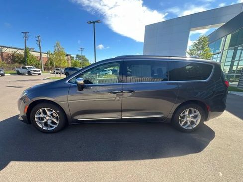 Used 2019 Chrysler Pacifica Limited FWD image 7