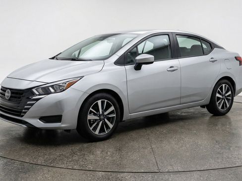 Used 2025 Nissan Versa SV image 3