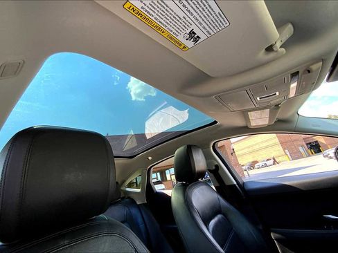 Used 2018 Jaguar E-PACE SE image 25