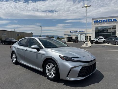 Used 2025 Toyota Camry LE w/ Convenience Package FWD image 1