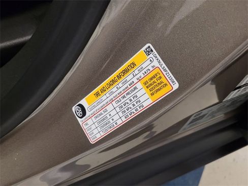 Used 2023 GMC Acadia SLT w/ Technology Package image 17