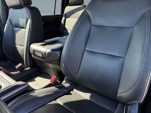 Used 2023 Chevrolet Suburban Premier image 25