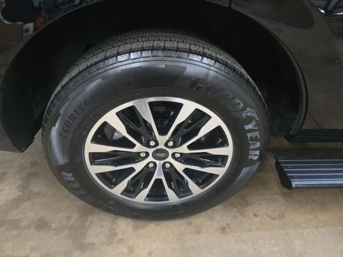 Used 2025 Ford Expedition Platinum AWD/4WD image 12