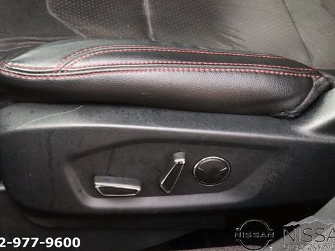 Used 2018 Ford Explorer XLT w/ Equipment Group 202A image 18