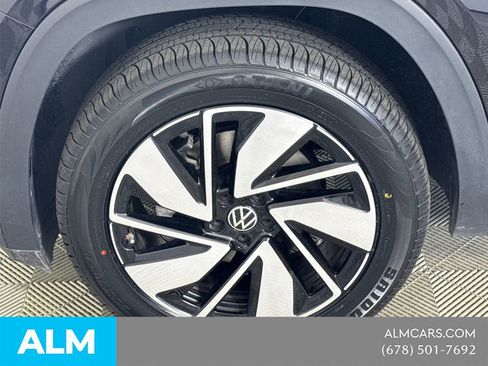 Used 2025 Volkswagen Atlas SE image 15