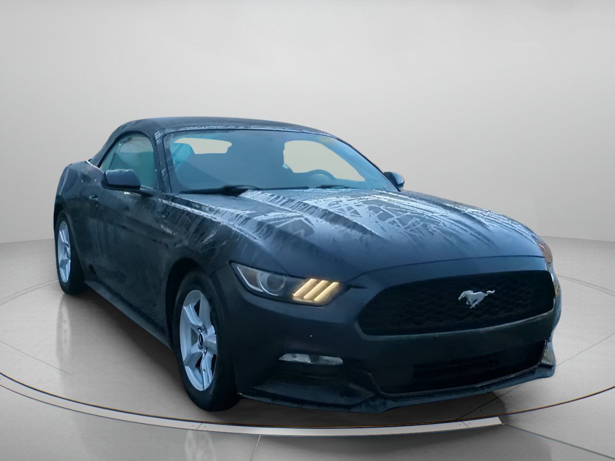 Used 2016 Ford Mustang Convertible RWD image 4