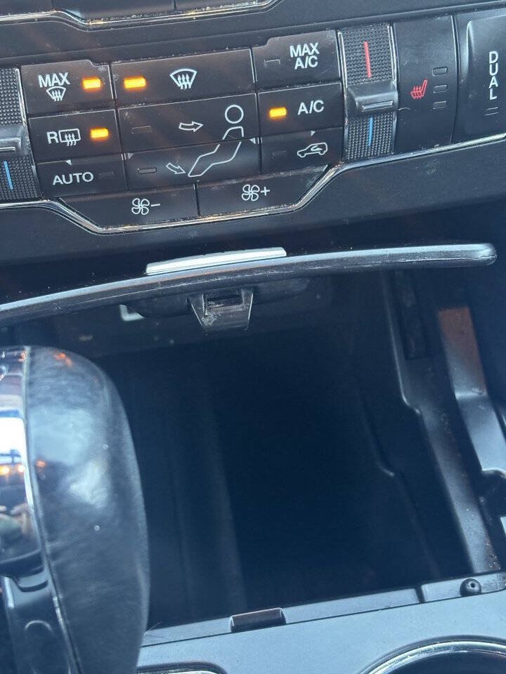 Used 2019 Ford Explorer XLT w/ Equipment Group 202A FWD image 12