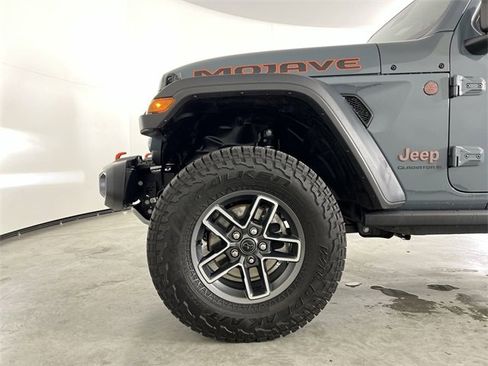 Used 2025 Jeep Gladiator Mojave w/ Safety Group image 34
