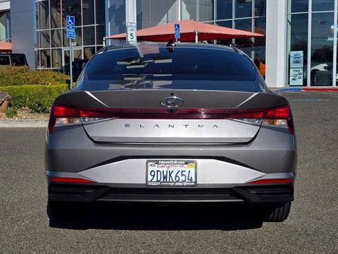 Used 2023 Hyundai Elantra SEL w/ Convenience Package image 5