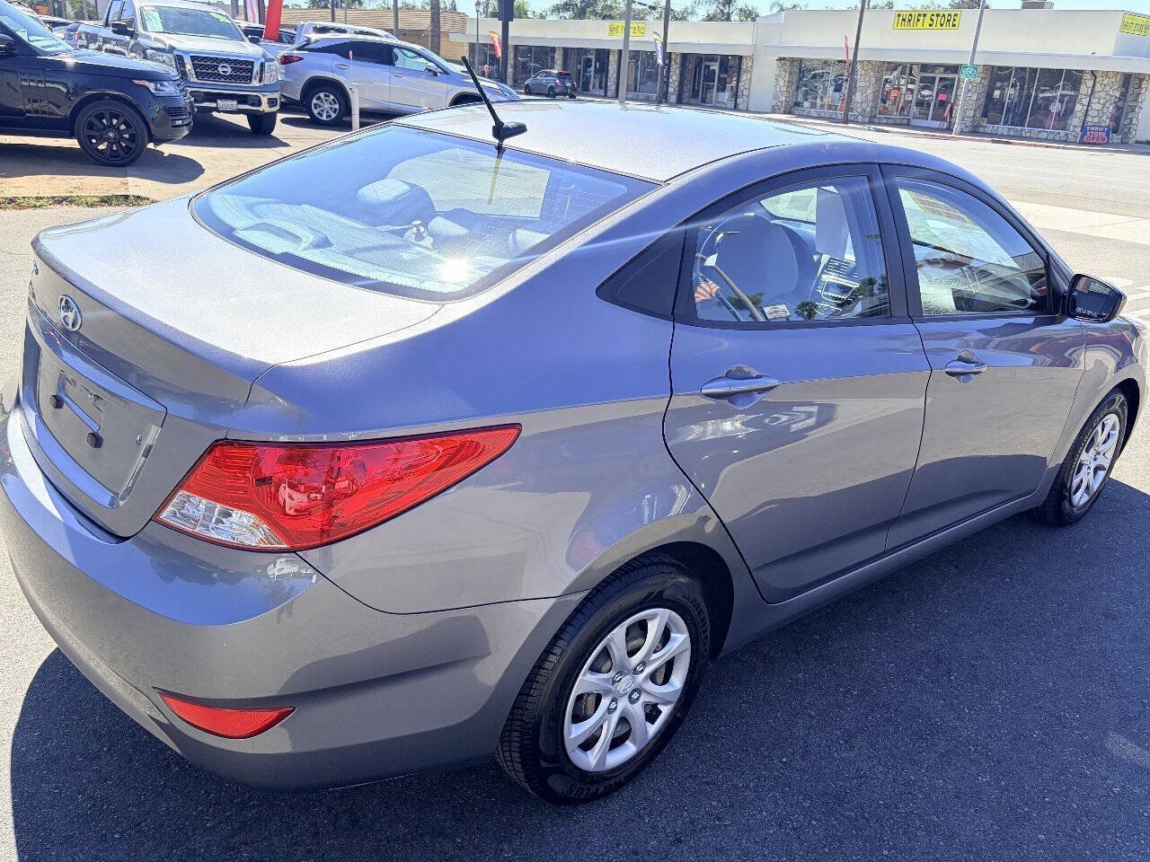 Used 2013 Hyundai Accent GLS FWD image 6