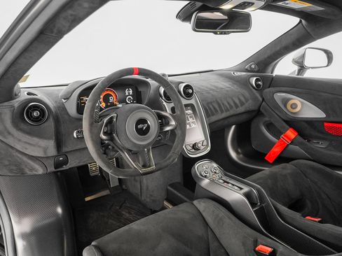 Used 2020 McLaren 620R RWD image 6