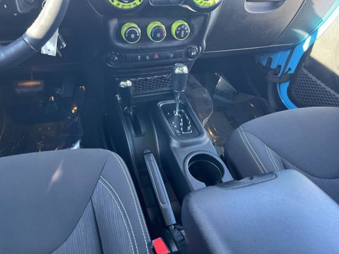 Used 2017 Jeep Wrangler Unlimited Sahara w/ Connectivity Group image 20