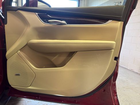 Used 2018 Cadillac XT5 Luxury w/ Driver Awareness Package FWD image 23