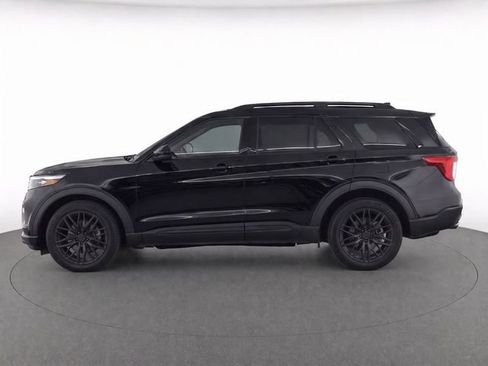 Used 2024 Ford Explorer XLT w/ Equipment Group 202A RWD image 3