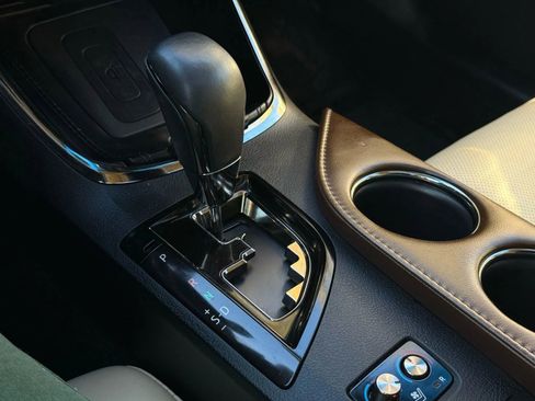 Used 2016 Toyota Avalon Limited image 37