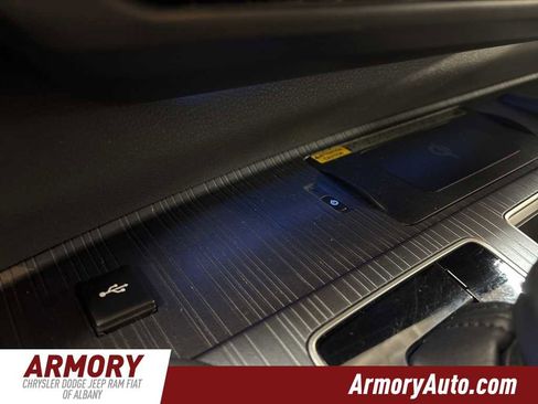 Used 2022 Toyota Sienna XLE Woodland Edition image 18