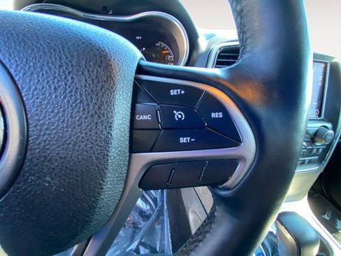 Used 2018 Jeep Grand Cherokee Altitude image 20