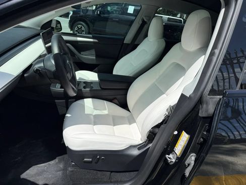 Used 2023 Tesla Model Y Long Range AWD/4WD image 2