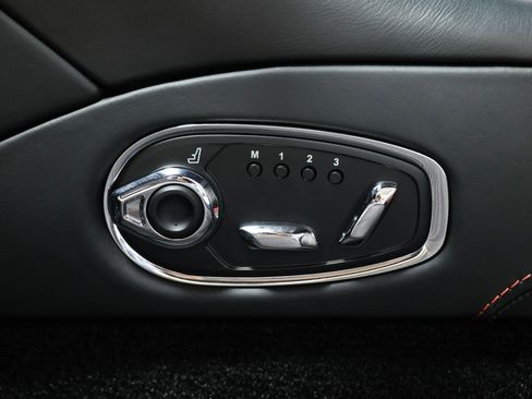 Used 2018 Aston Martin DB11 Coupe image 18