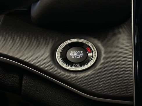 Used 2023 Jeep Grand Cherokee L Laredo image 12