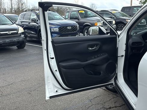 Certified 2026 Honda HR-V LX image 11