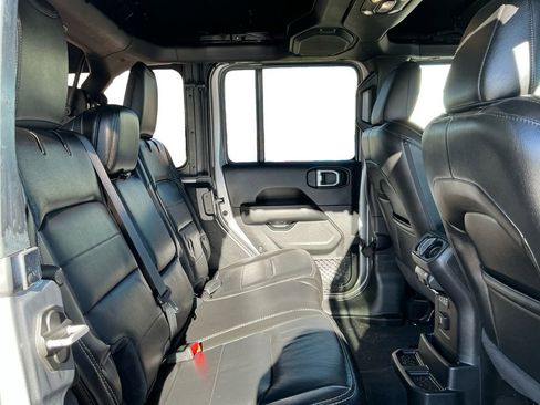 Used 2020 Jeep Wrangler Unlimited Sahara image 19